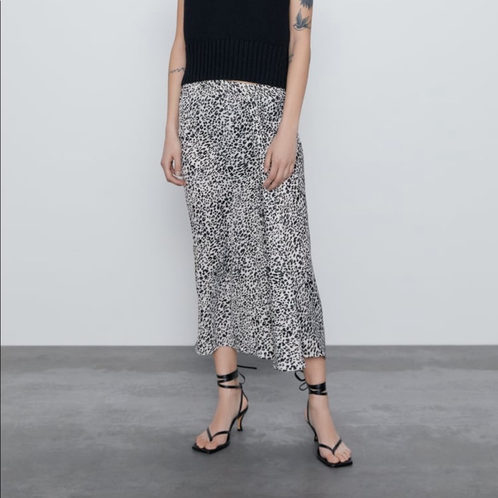 Zara XS satin leopard skirt midi
